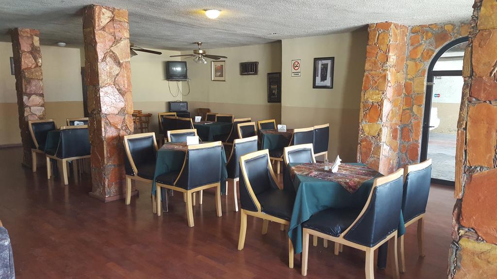 Hotel La Posta Monclova Exterior photo